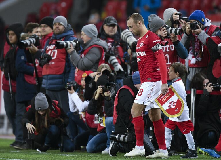 Хавбек Спартака Денис Глушаков