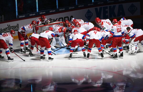 Хоккеисты сборной России перед началом матча