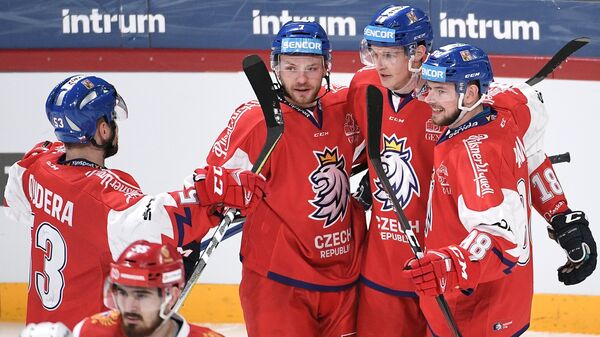 Хоккеисты сборной Чехии радуются заброшенной шайбе