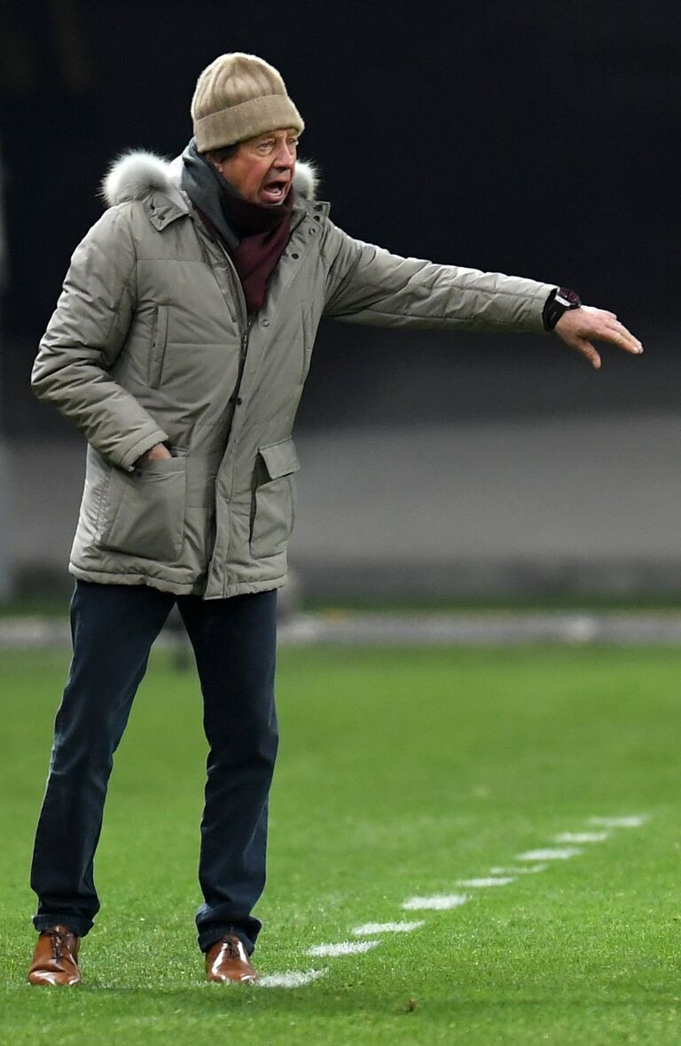 Главный тренер Локомотива Юрий Сёмин