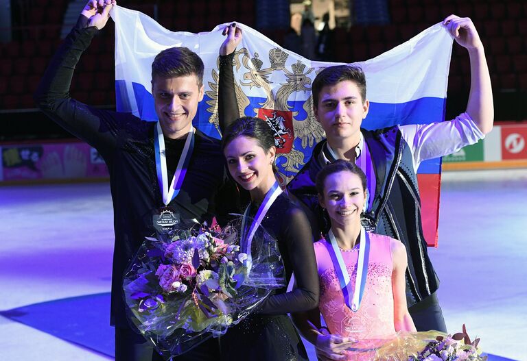 Наталья Забияко и Александр Энберт (слева), Дарья Павлюченко и Денис Ходыкин (справа) Наталья Забияко и Александр Энберт (слева), Дарья Павлюченко и Денис Ходыкин (справа)