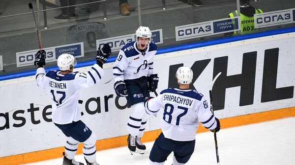 Хоккеисты Динамо Юусо Хиетанен, Дмитрий Кагарлицкий и Вадим Шипачев (слева направо)