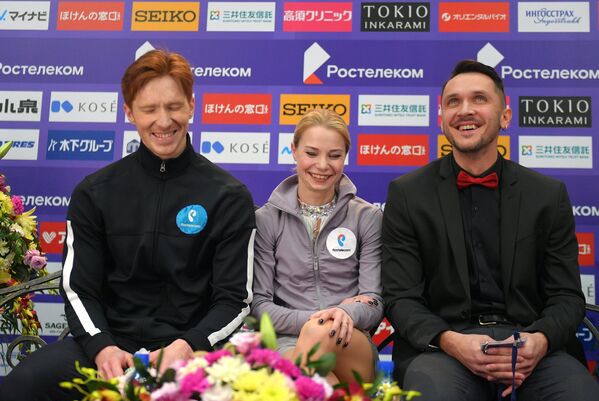 Евгения Тарасова, Владимир Морозов и тренер Максим Траньков (слева направо)