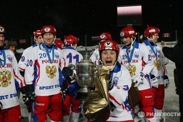 Хоккеисты сборной России по бенди
