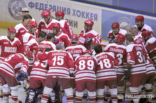 Хоккеисты ветеранской сборной России