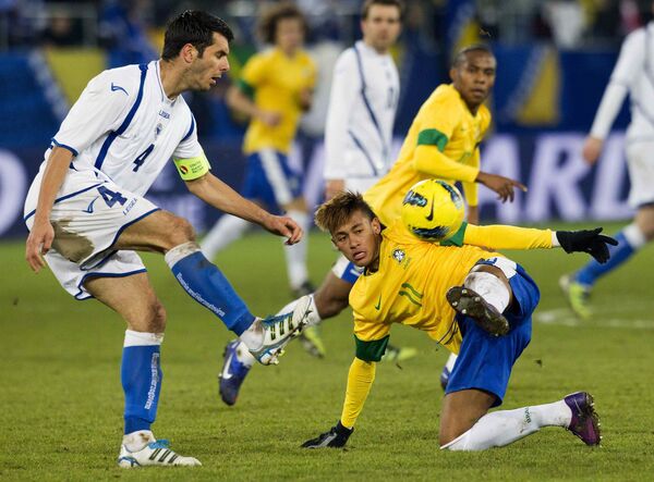 Игровой момент матча Бразилия - Босния и Герцеговина