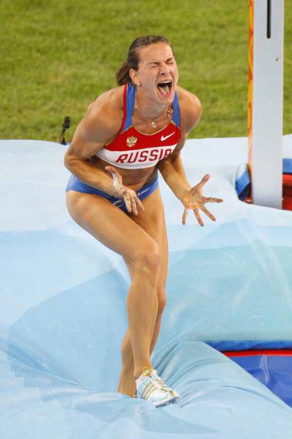 Прыгунья с шестом Е.Исинбаева стала двукратной олимпийской чемпионкой и установила новый мировой рекорд