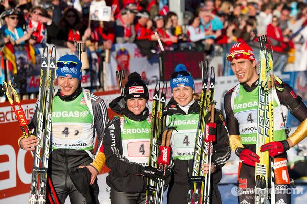 Немецкие биатлонисты Андреас Бирнбахер, Андреа Хенкель, Магдалена Нойнер и Арнд Пфайфер (слева направо)