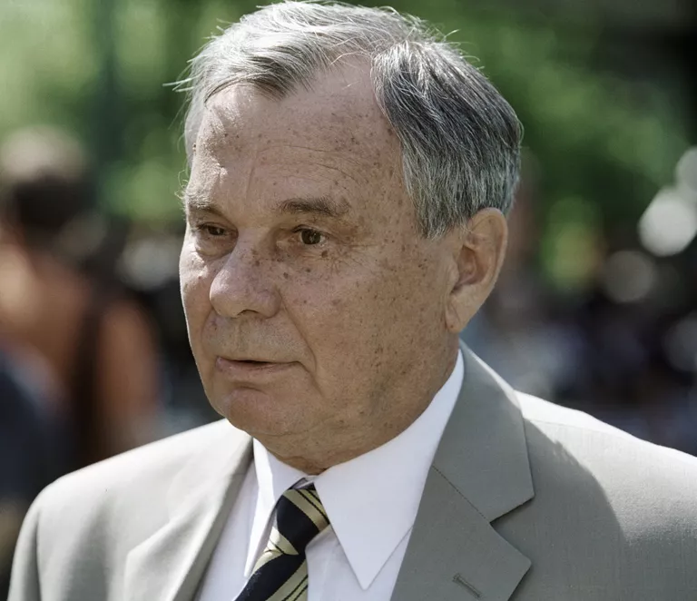 Валентин Иванов Валентин Иванов