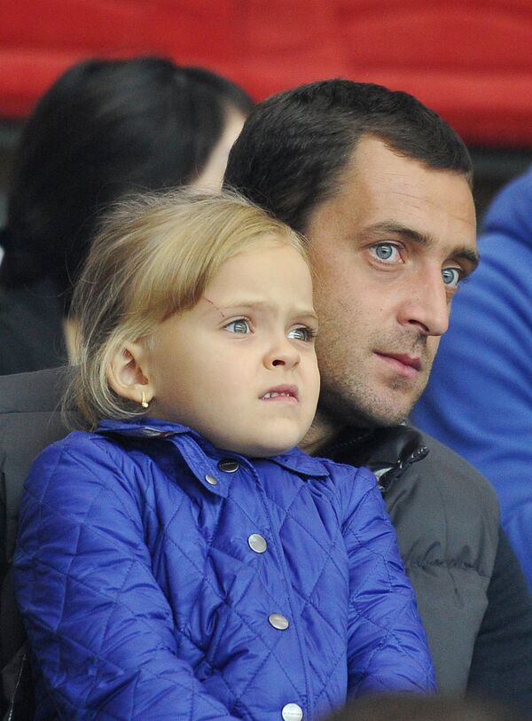 Футболист Андрей Дикань с дочерью Алисой