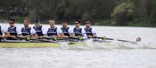 Команда Оксфорда и пловец (слева направо)