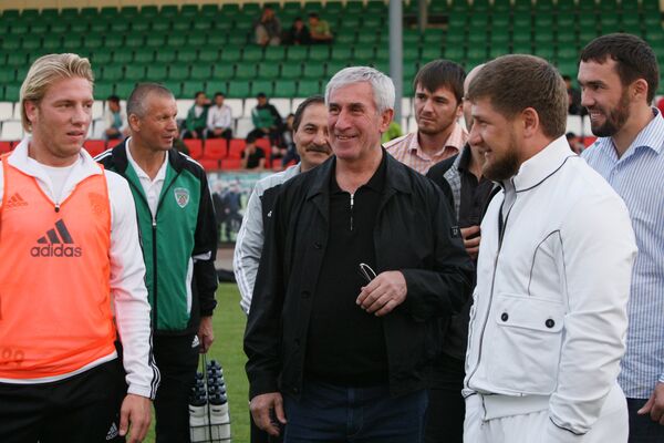 Рамзан Кадыров, Хайдар Алханов, Джонатан Лежар (на первом плане справа налево)