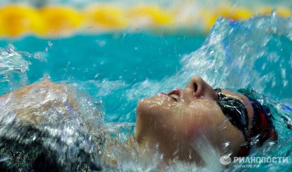 Мария Громова на дистанции 100 метров на спине среди женщин на чемпионате России по плаванию в Москве