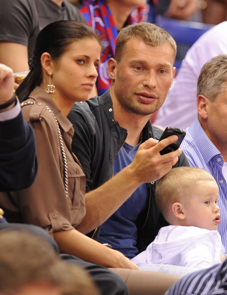 Василий Березуцкий с женой Ольгой и сыном Владимиром Василий Березуцкий с женой Ольгой и сыном Владимиром