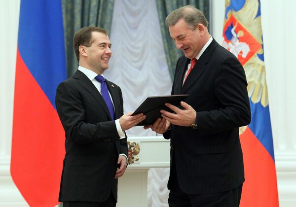 Дмитрий Медведев и Владислав Третьяк (слева направо)