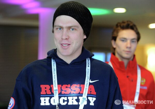 Российские хоккеисты Семен Варламов и Александр Бурмисторов