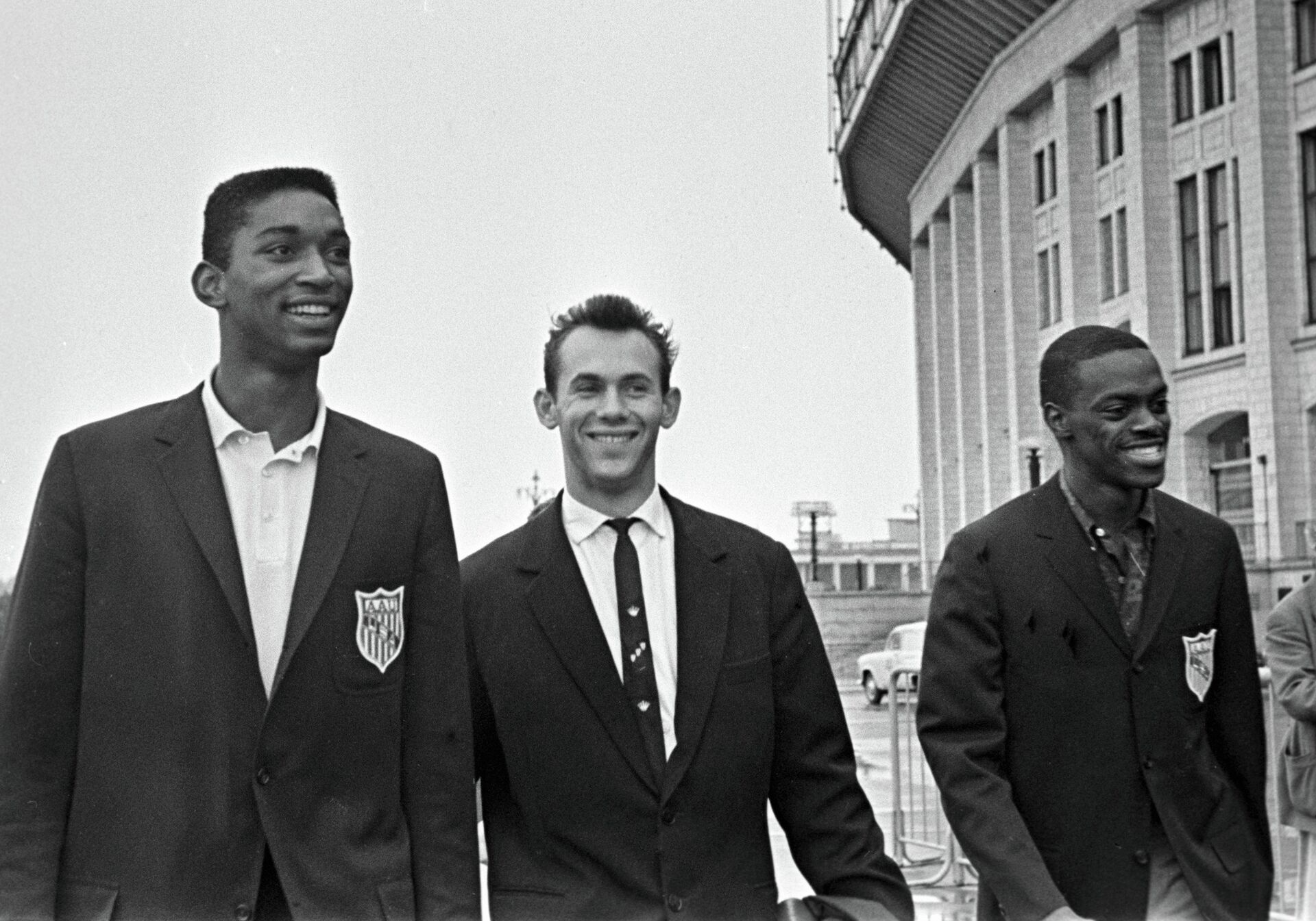 Валерий Брумель, Джон Томас (слева) и Ральф Бостон (справа) - РИА Новости, 1920, 30.09.2025