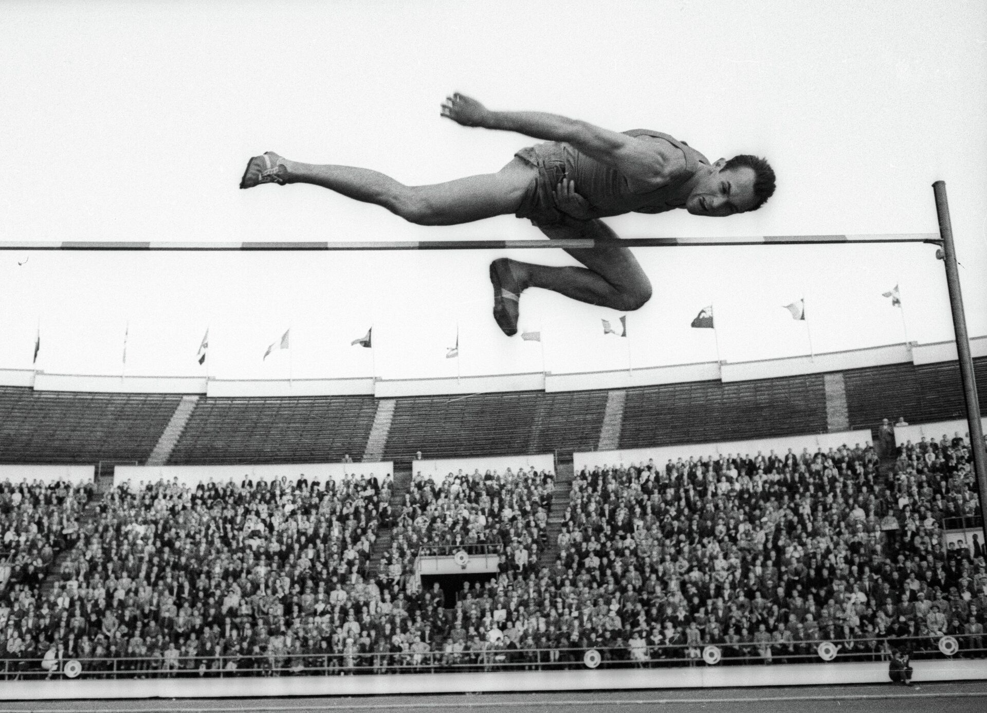 Легкоатлет Брумель прыгает в высоту - РИА Новости, 1920, 30.09.2025