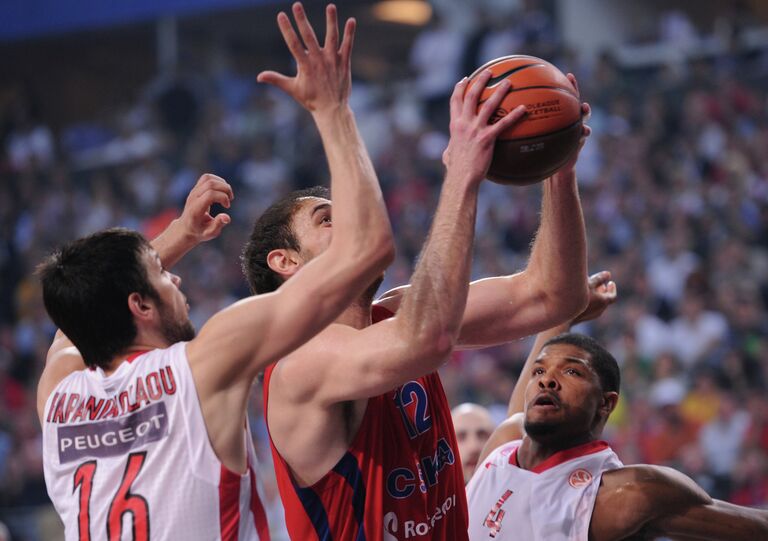 Игровой момент матча ЦСКА (Москва, Россия) - Олимпиакос (Пирей, Греция) Игровой момент матча ЦСКА (Москва, Россия) - Олимпиакос (Пирей, Греция)