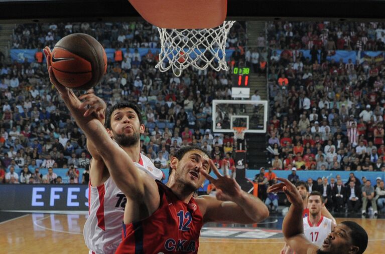 Игровой момент матча ЦСКА (Москва, Россия) - Олимпиакос (Пирей, Греция) Игровой момент матча ЦСКА (Москва, Россия) - Олимпиакос (Пирей, Греция)