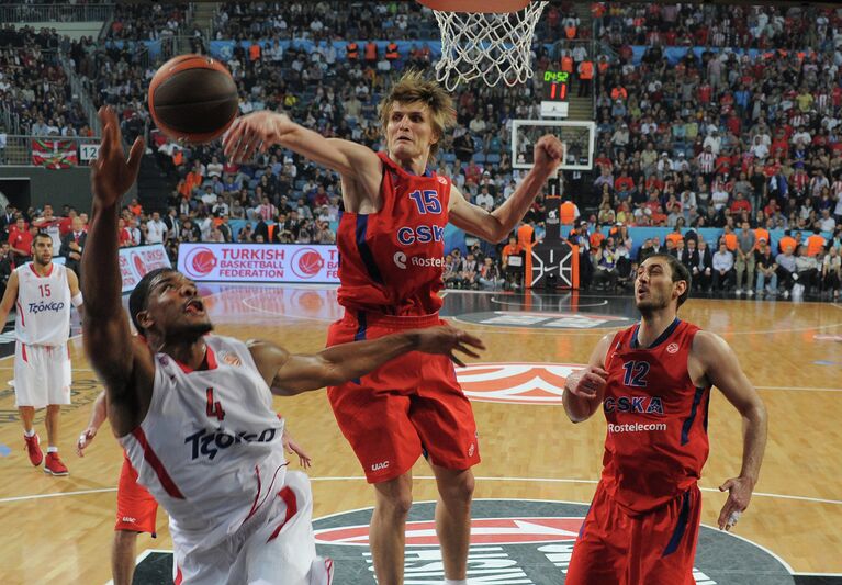 Игровой момент матча ЦСКА (Москва, Россия) - Олимпиакос (Пирей, Греция) Игровой момент матча ЦСКА (Москва, Россия) - Олимпиакос (Пирей, Греция)