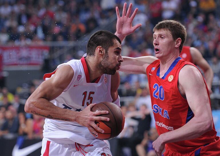 Игровой момент матча ЦСКА (Москва, Россия) - Олимпиакос (Пирей, Греция) Игровой момент матча ЦСКА (Москва, Россия) - Олимпиакос (Пирей, Греция)