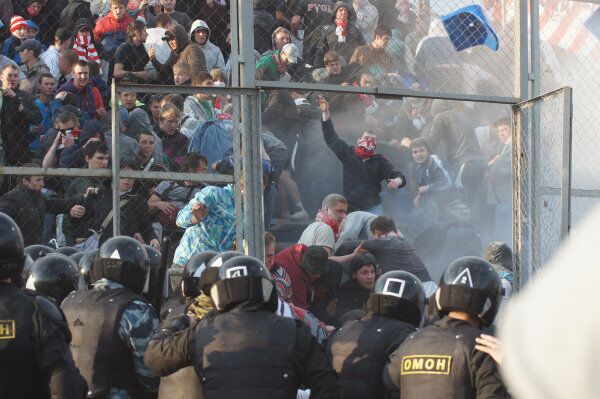 Беспорядки болельщиков на стадионе Металлург
