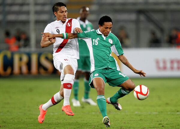 Игровой момент матча Перу - Нигерия