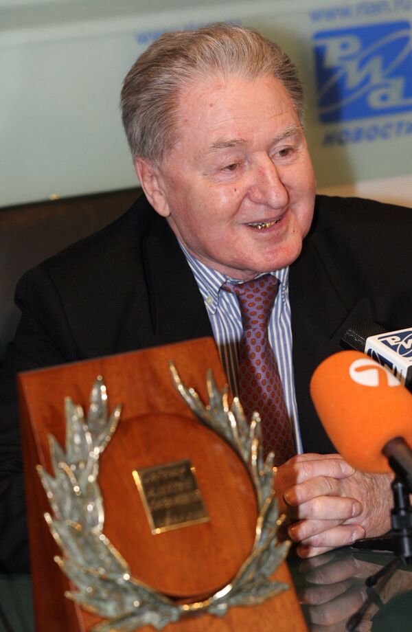 А.Парамонов - лауреат Национальной спортивной премии Слава - 2005 в номинации Легенда 