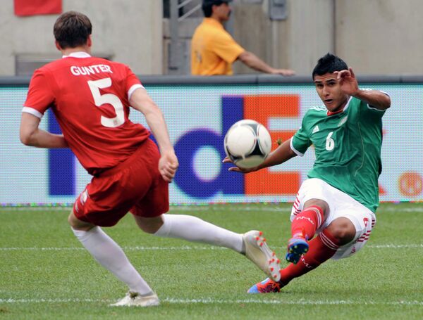 Игровой момент матча Уэльс - Мексика