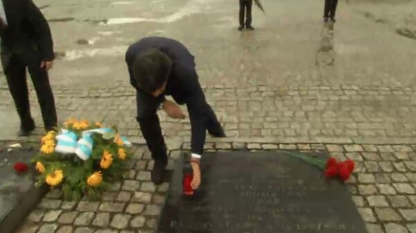 Футболисты сборной Германии зажгли свечи в память о жертвах холокоста