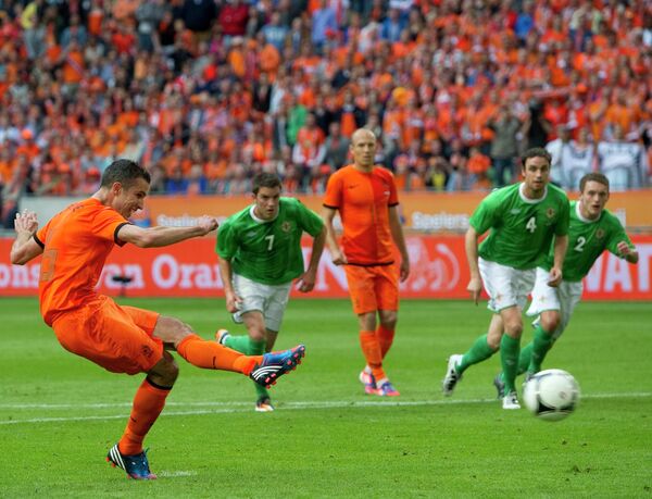 Игровой момент матча Голландия - Северная Ирландия