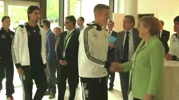 Меркель приехала в Польшу поддержать футболистов сборной Германии