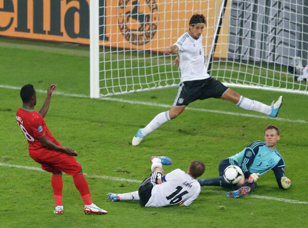 Игровой момент матча сборных Германии и Португалии