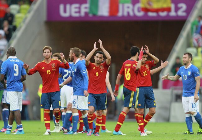 Футболисты сборных Италии и Испании