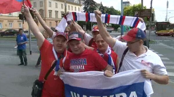 Кричалки и песни фанатов перед матчем России с Польшей на Евро-2012