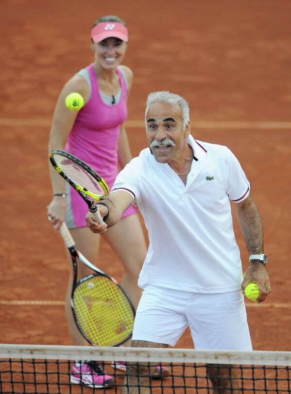 Мансура Барами и Мартина Хингис в матче Легенды Тенниса - 2012