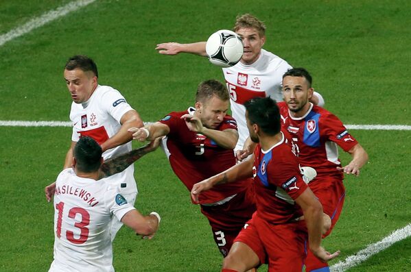 Игровой момент матча Польша - Чехия