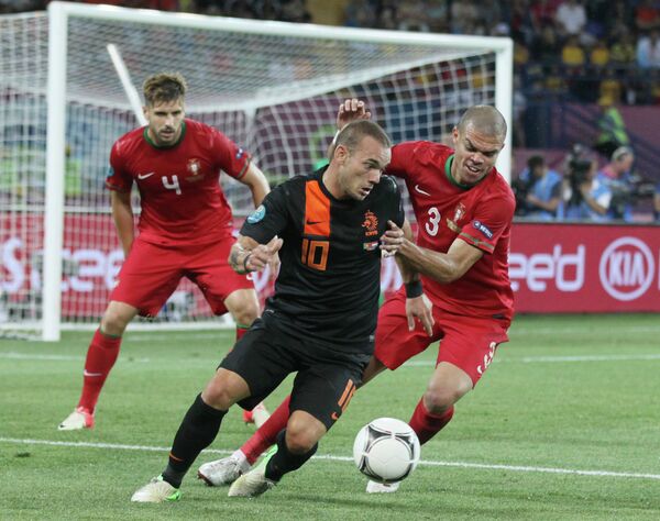 Игровой момент матча сборных Португалии и Нидерландов