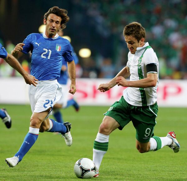 Игровой момент матча Италия - Ирландия