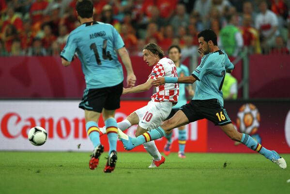 Игровой момент матча сборных Хорватии и Испании