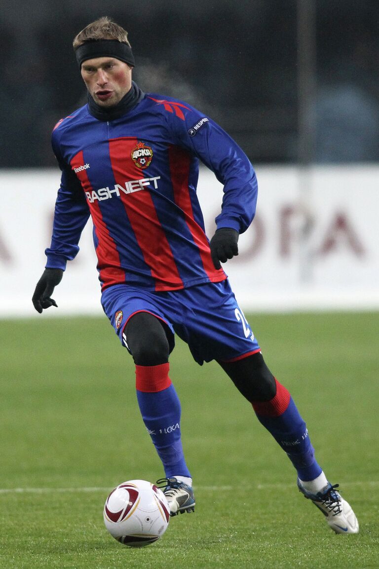 Защитник ЦСКА Василий Березуцкий Защитник ЦСКА Василий Березуцкий