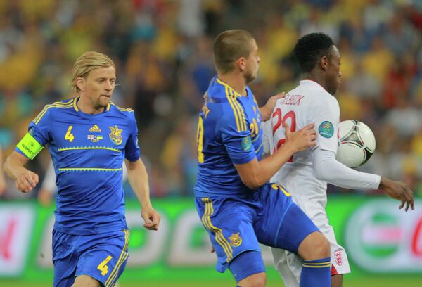 Игровой момент матча Англия - Украина