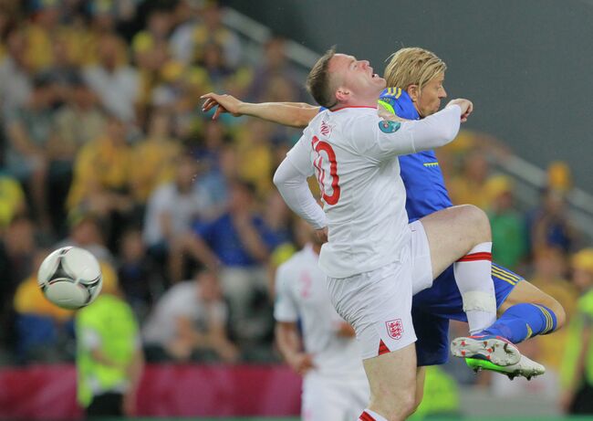 Wayne Rooney (left) and Anatoliy Timoshchuk