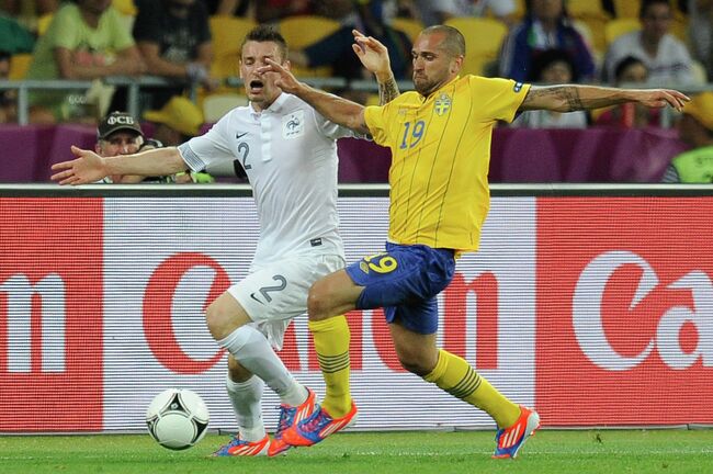 Mathieu Debuchy (left) and Emir Bajrami