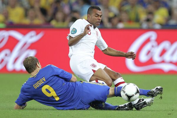 Oleh Gusev (left) and Ashley Cole