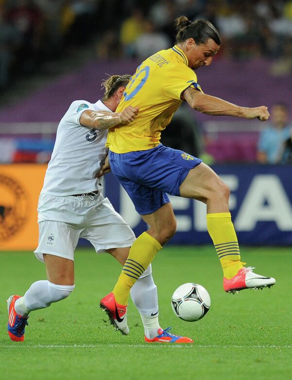 Игровой момент матча сборных Швеции и Франции