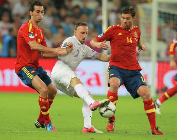 Игровой момент матча Испания - Франция