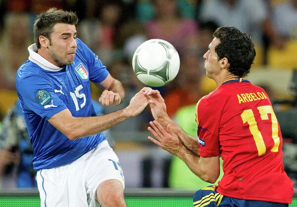 Игровой момент матча сборных Испании и Италии