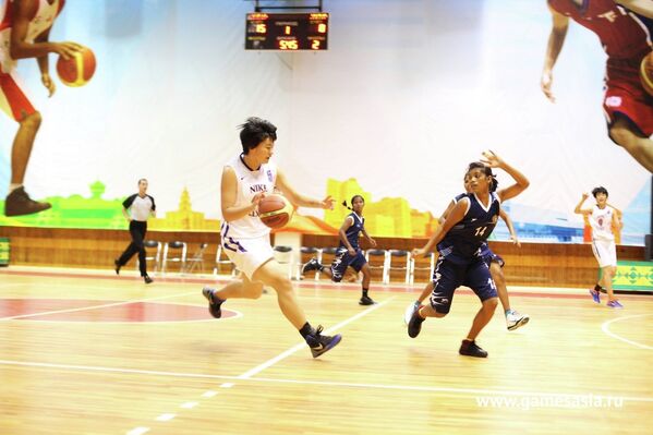 Соревнования по баскетболу между сборными Индии и Китая на V МСИ Дети Азии 